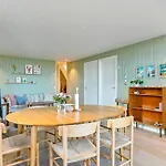 בית נופש With Sea View Near