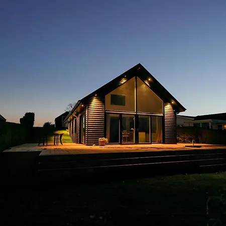 Feriehus With Sea View Near Hesselager